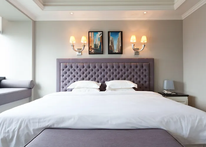 The Riverside 3*
