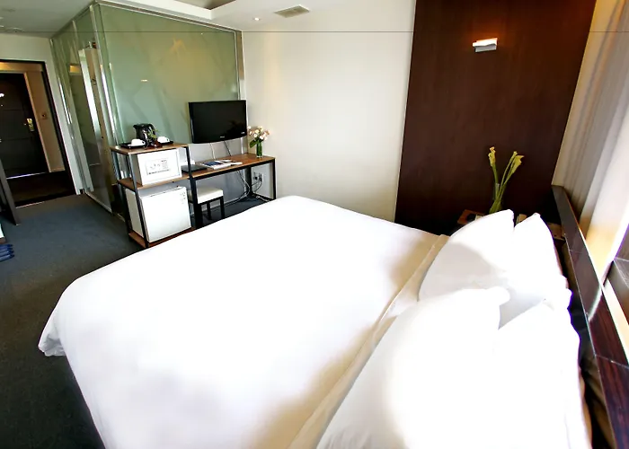 The Riverside Hotel 3*