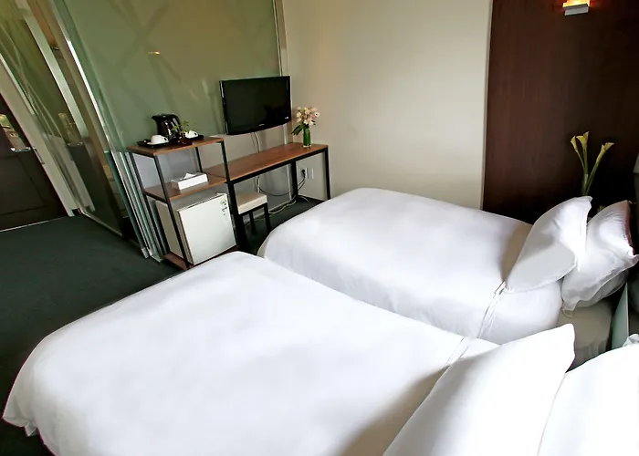 The Riverside 3*
