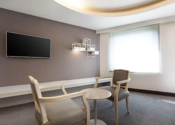 The Riverside Hotel 3*